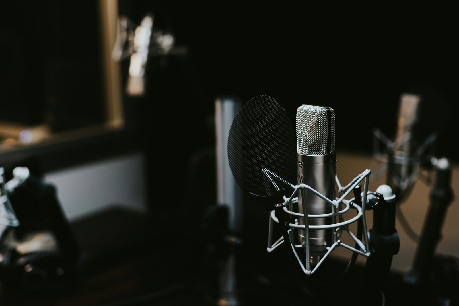 Why AI-Generated Podcast Style Interviews Outshine Human-Generated Podcasts